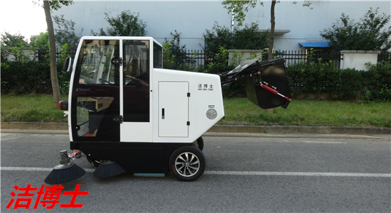 駕駛掃路車